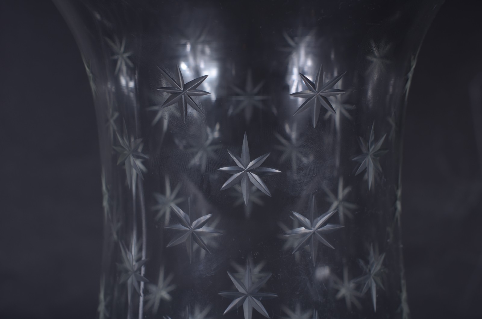 Par de donzelas com bases de vidro lapidado com "estrelas". - foto 5 de 5