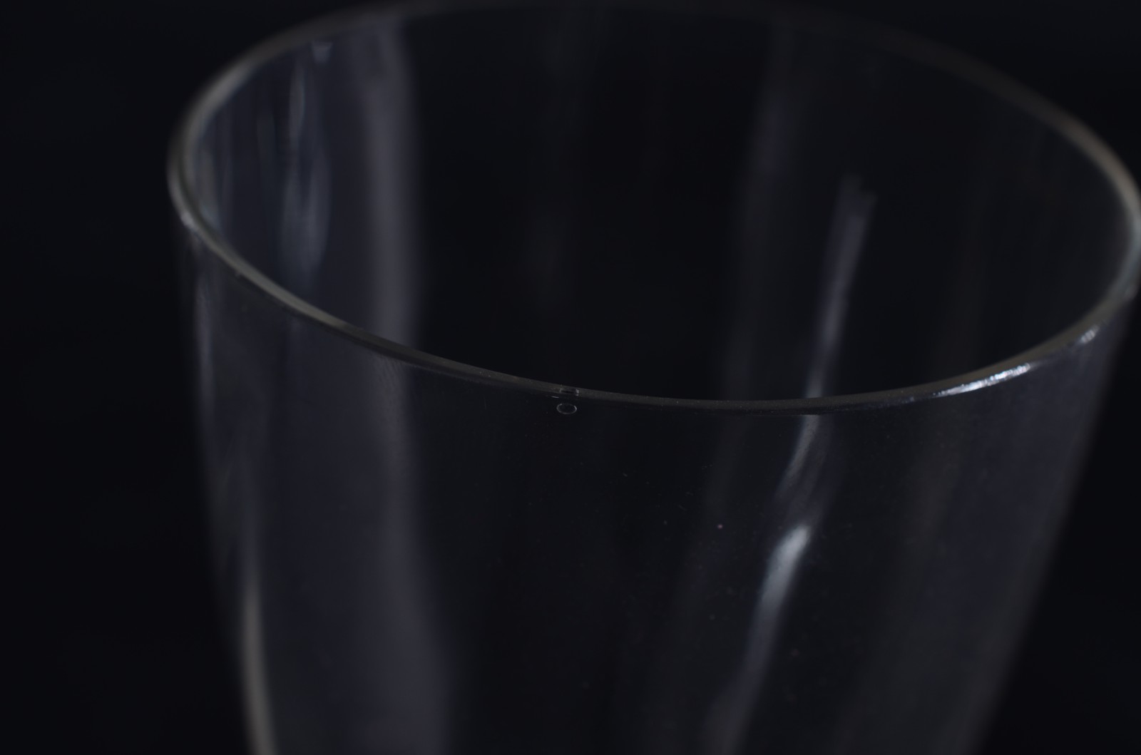 Diversas peças de vidro/cristal, sendo: grande taça, decanteur e 5... - foto 3 de 4
