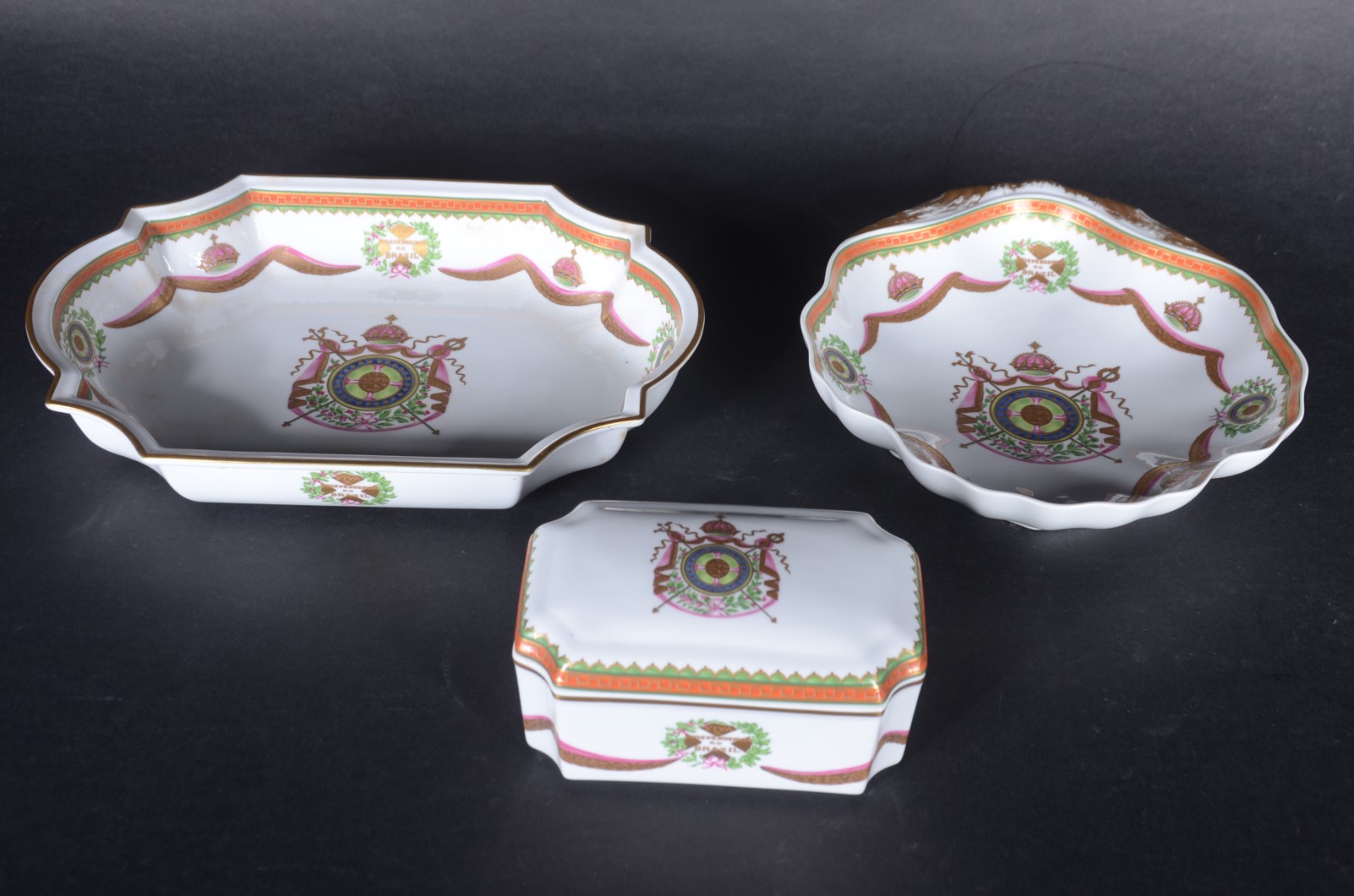 Três peças de porcelana portuguesa OR (Oficina Real) - "Coleção Dom... - foto 1 de 7