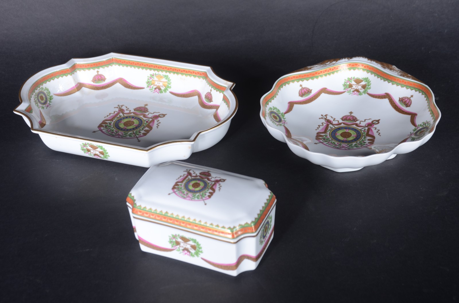 Três peças de porcelana portuguesa OR (Oficina Real) - "Coleção Dom... - foto 2 de 7