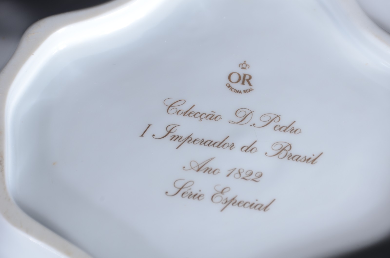 Três peças de porcelana portuguesa OR (Oficina Real) - "Coleção Dom... - foto 6 de 7