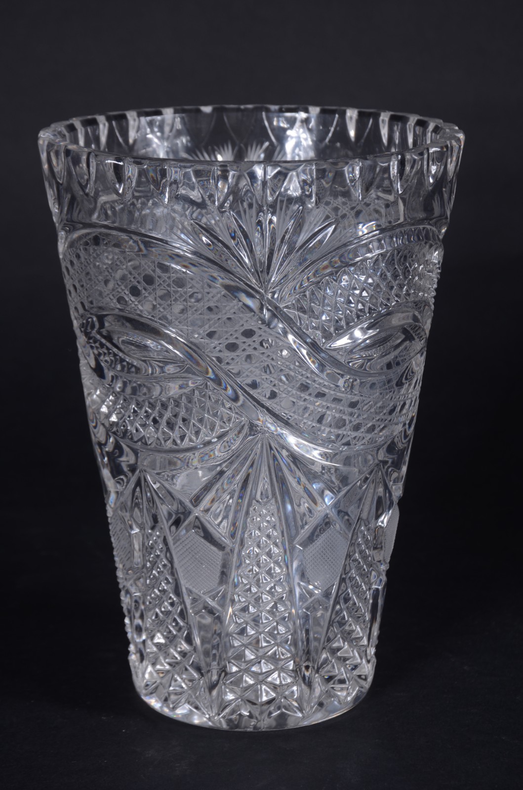 Vaso de cristal tcheco lapidado. - foto 1 de 9