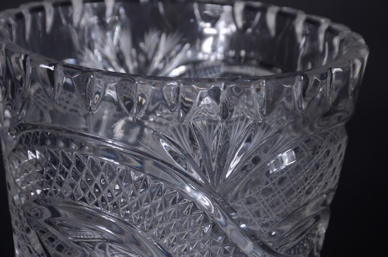 Vaso de cristal tcheco lapidado. - foto 4 de 9