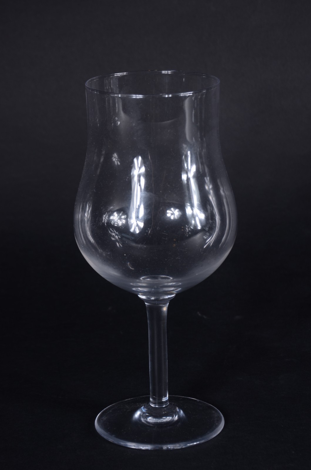 Oito taças para vinho de cristal liso. - foto 6 de 7
