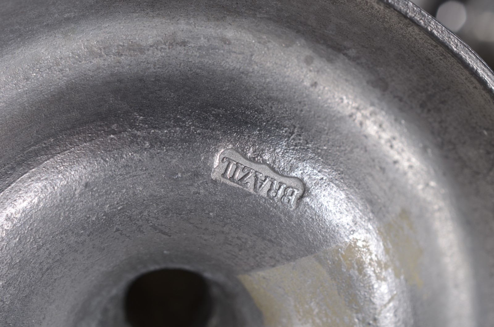 Diversas peças de metal prateado e estanho, sendo: conjunto para... - foto 11 de 11