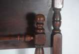 Cama de madeira nobre, completa com estrado e l... - Cama de madeira nobre, completa com estrado e laterais.