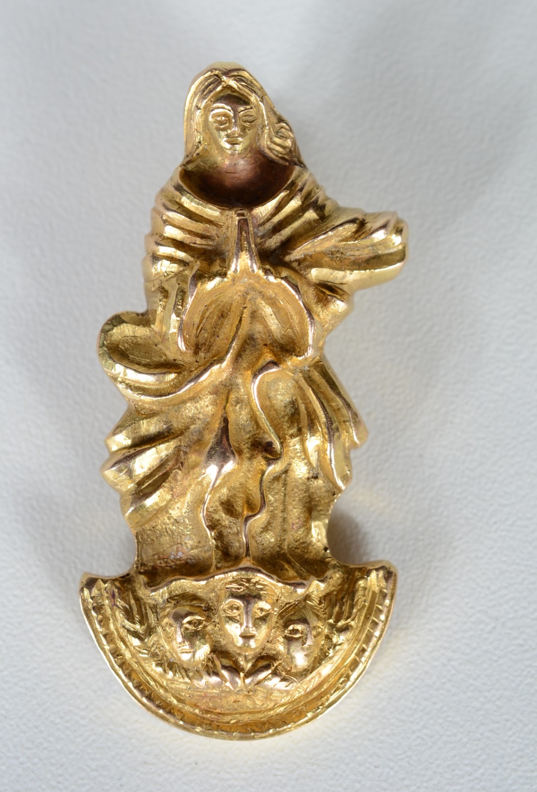 Nossa Senhora da Conceição de pendurar de ouro 18 k., baiana século... - foto 2 de 5