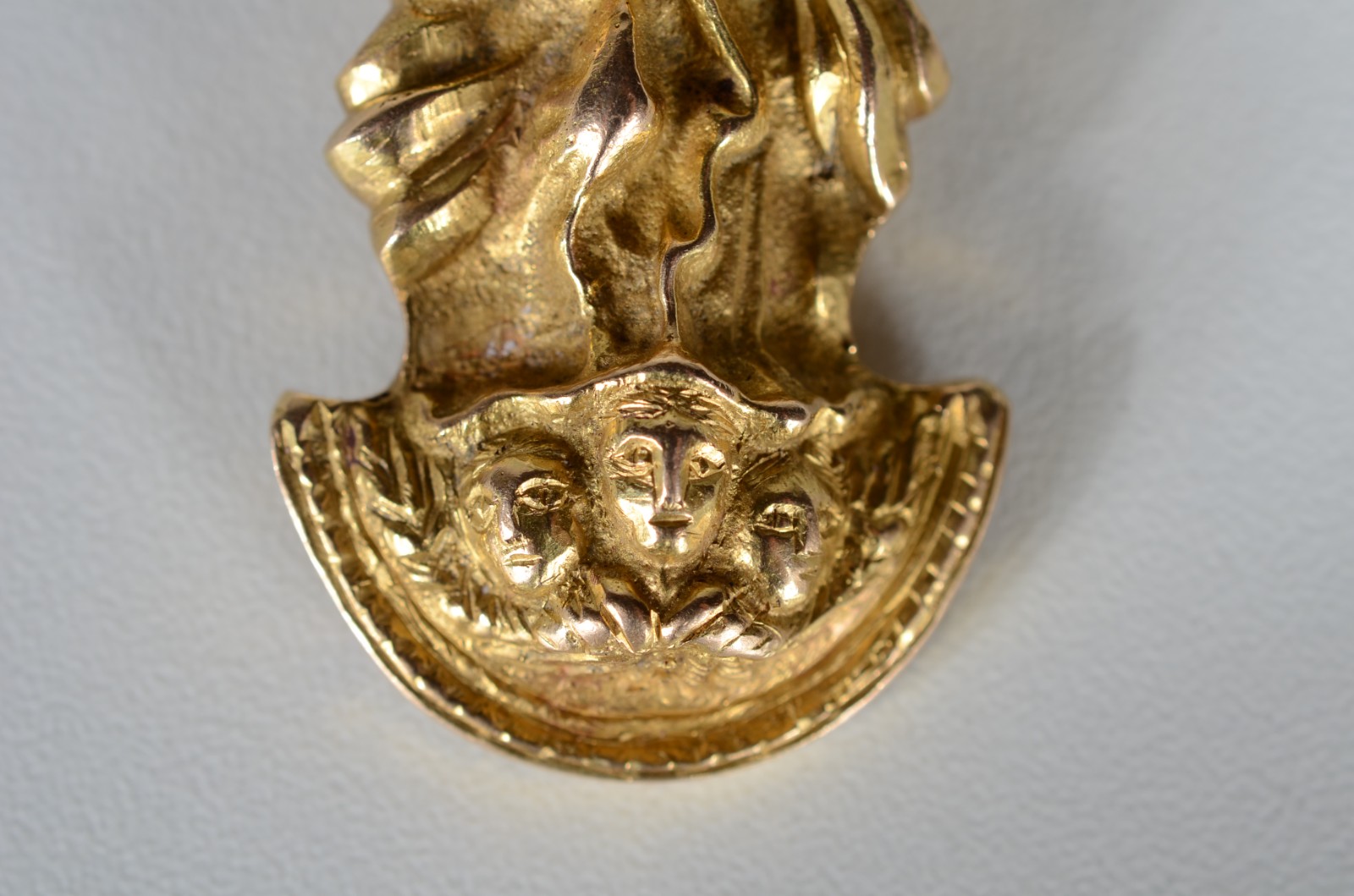 Nossa Senhora da Conceição de pendurar de ouro 18 k., baiana século... - foto 3 de 5
