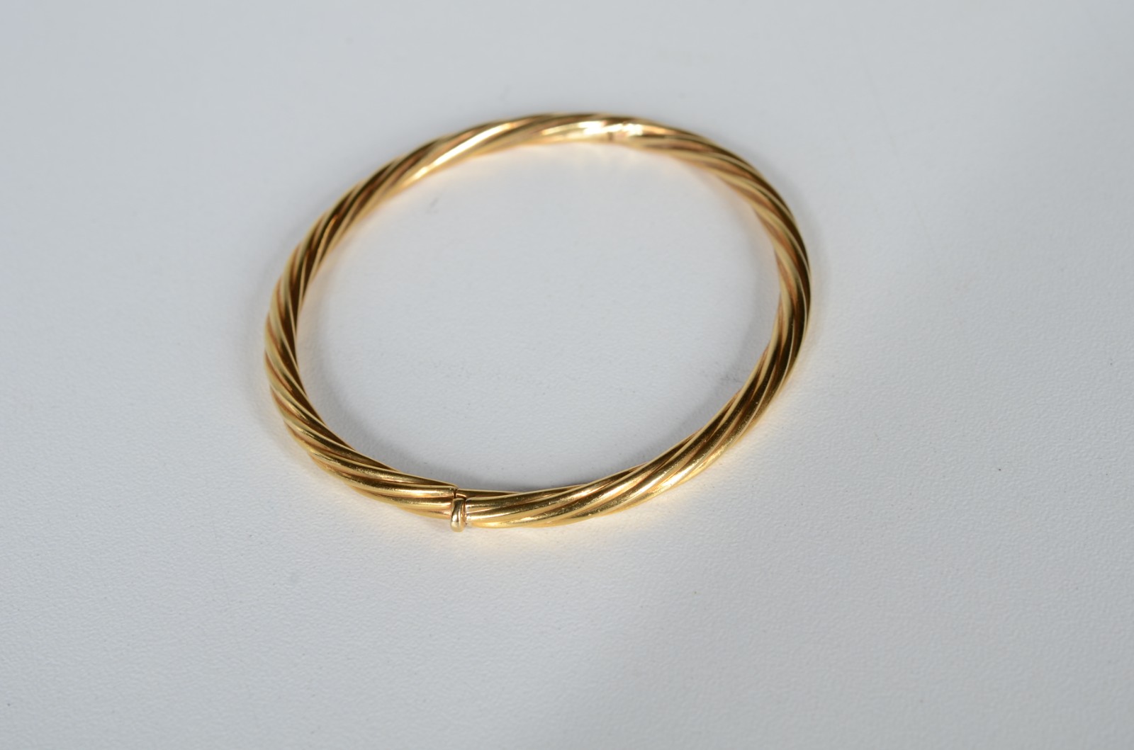 Pulseira de ouro 18 k., retorcida. (Por motivos de segurança a peça... - foto 1 de 3