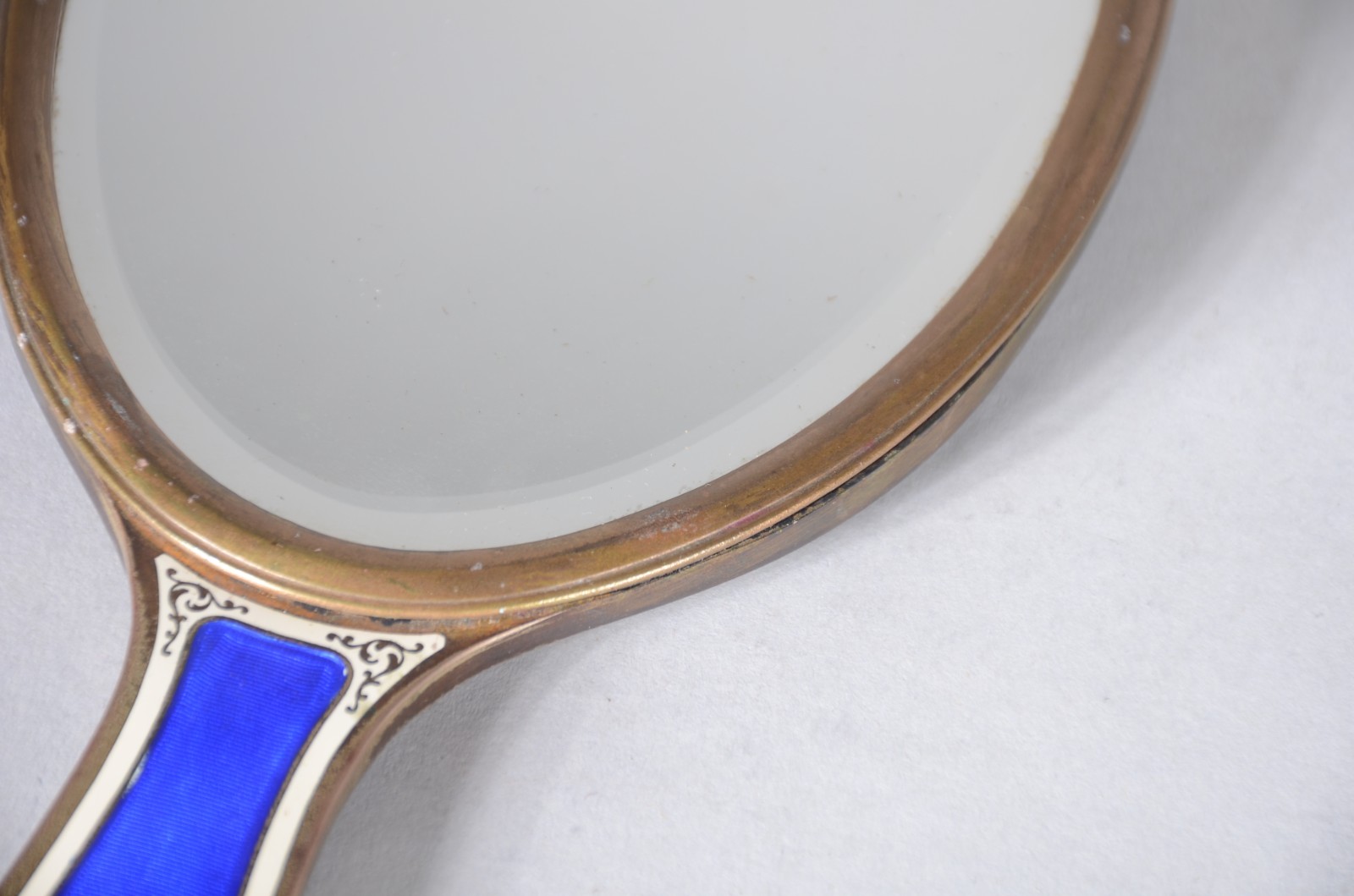 Conjunto de toucador para toillete, de metal dourado e esmalte azul... - foto 7 de 7