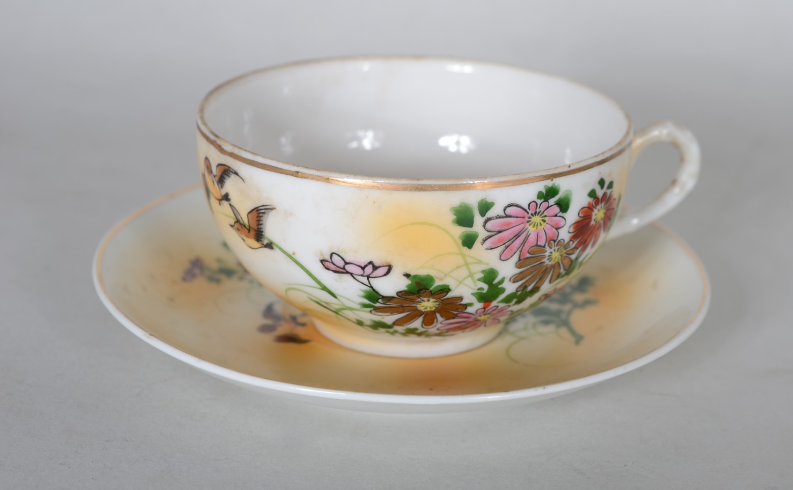 Conjunto com 7 xícaras de chá com pires de porcelana oriental, dois... - foto 2 de 7