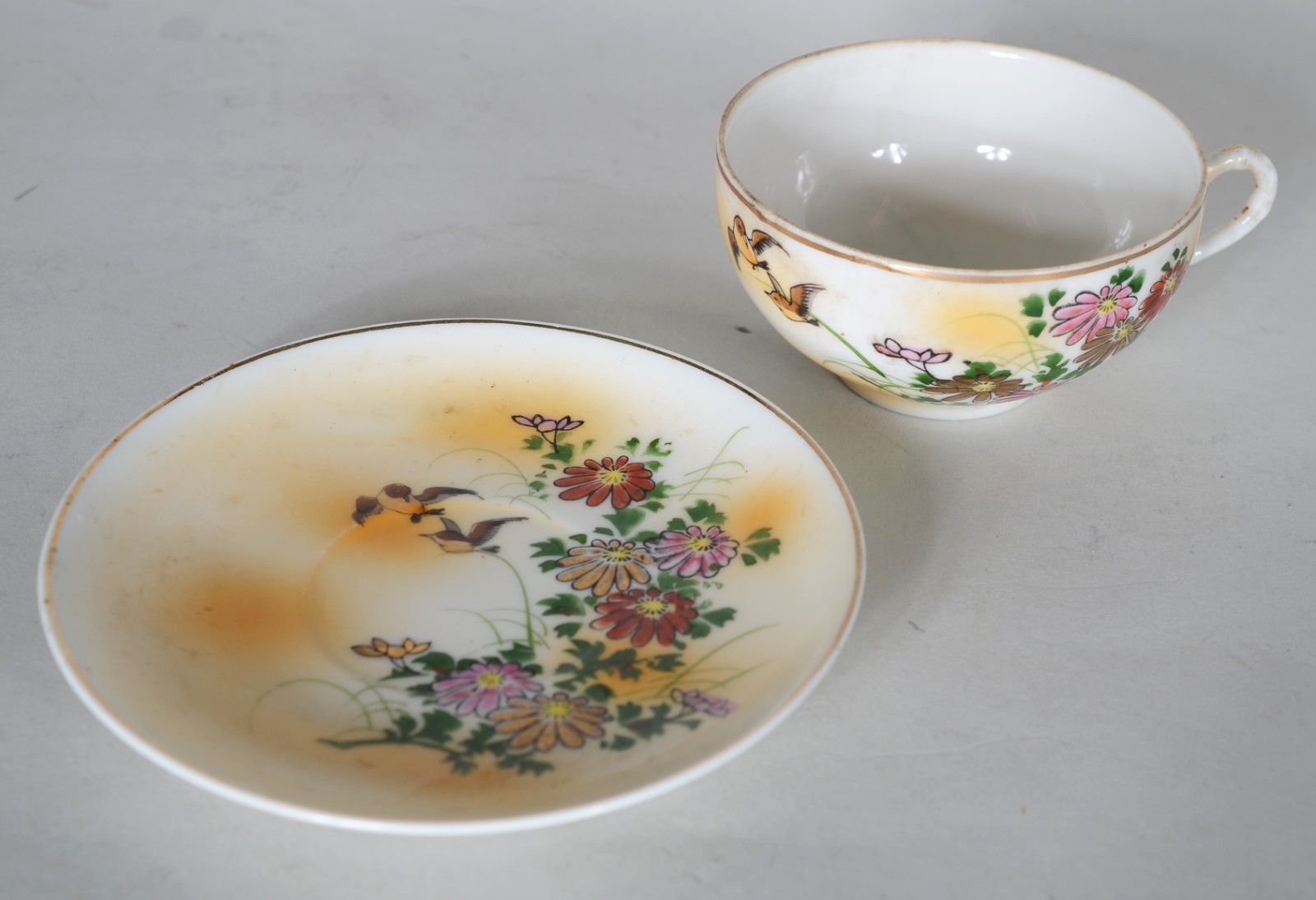 Conjunto com 7 xícaras de chá com pires de porcelana oriental, dois... - foto 3 de 7