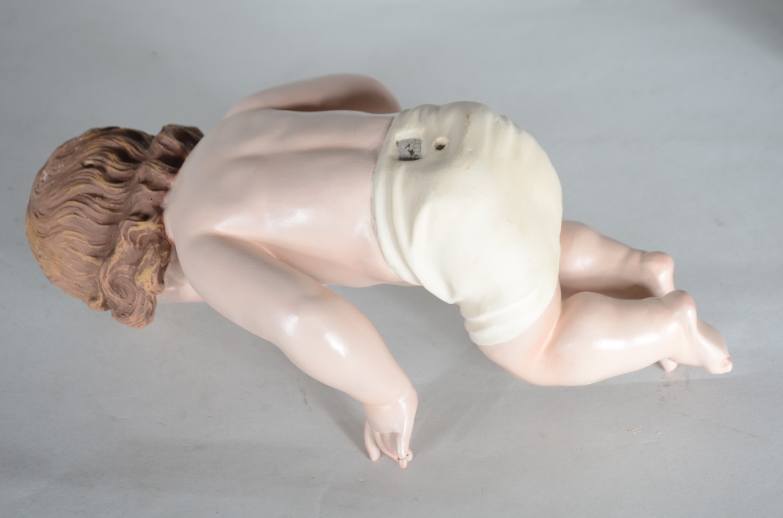 Imagem policromada representando Menino Deus sentado em trono de... - foto 6 de 10