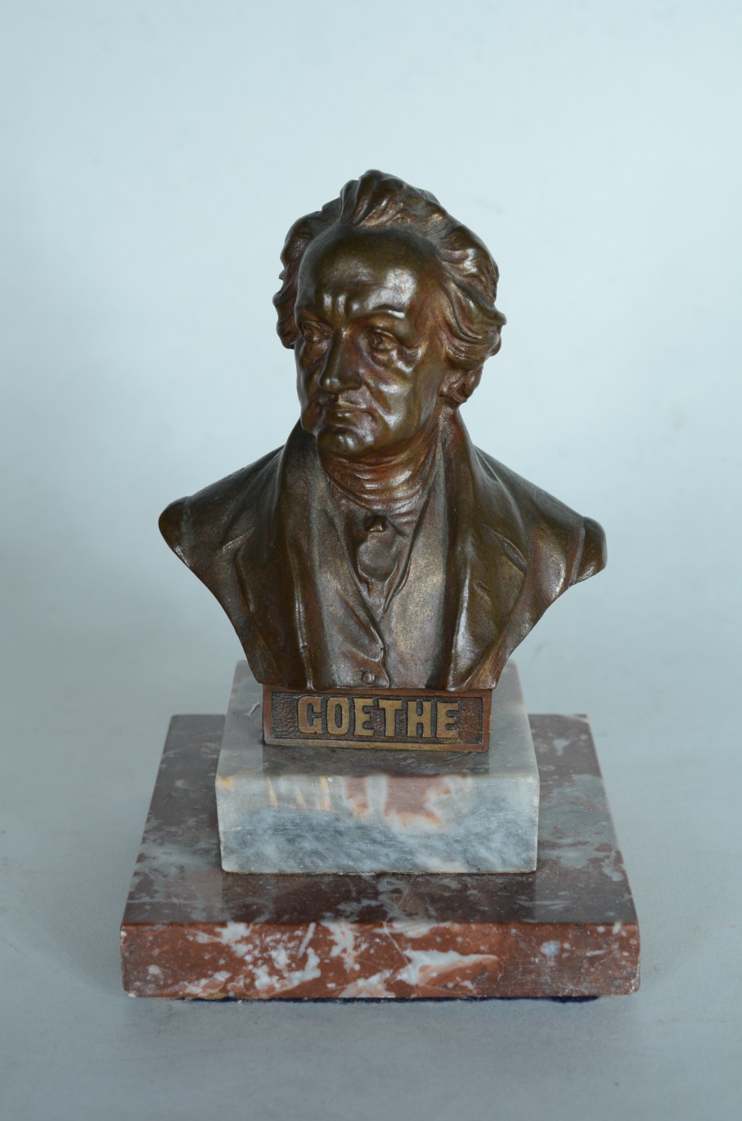 Busto de bronze representando Goethe, base de mármore, assinado H... - foto 1 de 6
