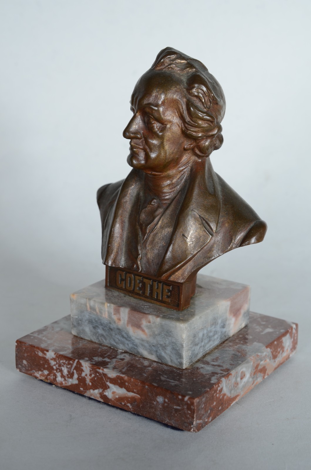 Busto de bronze representando Goethe, base de mármore, assinado H... - foto 2 de 6