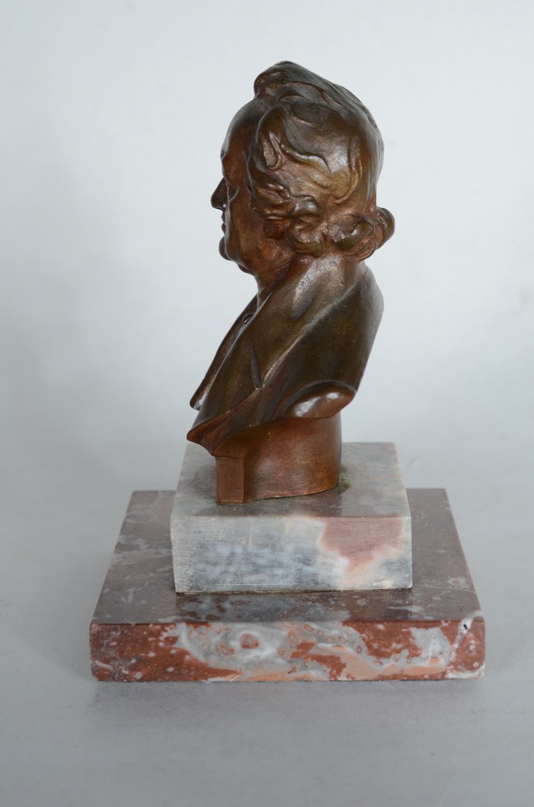 Busto de bronze representando Goethe, base de mármore, assinado H... - foto 3 de 6