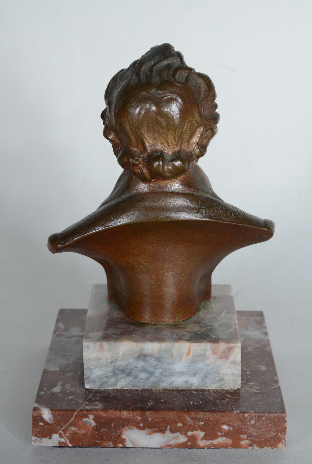 Busto de bronze representando Goethe, base de mármore, assinado H... - foto 4 de 6