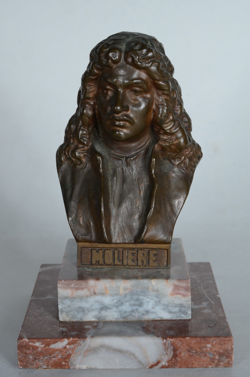 Busto de bronze representando Moliere, assinado H. Müller. - foto 1 de 7