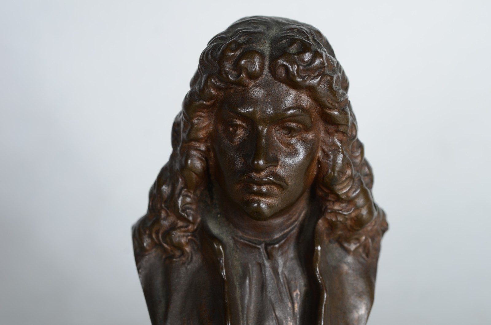 Busto de bronze representando Moliere, assinado H. Müller. - foto 3 de 7