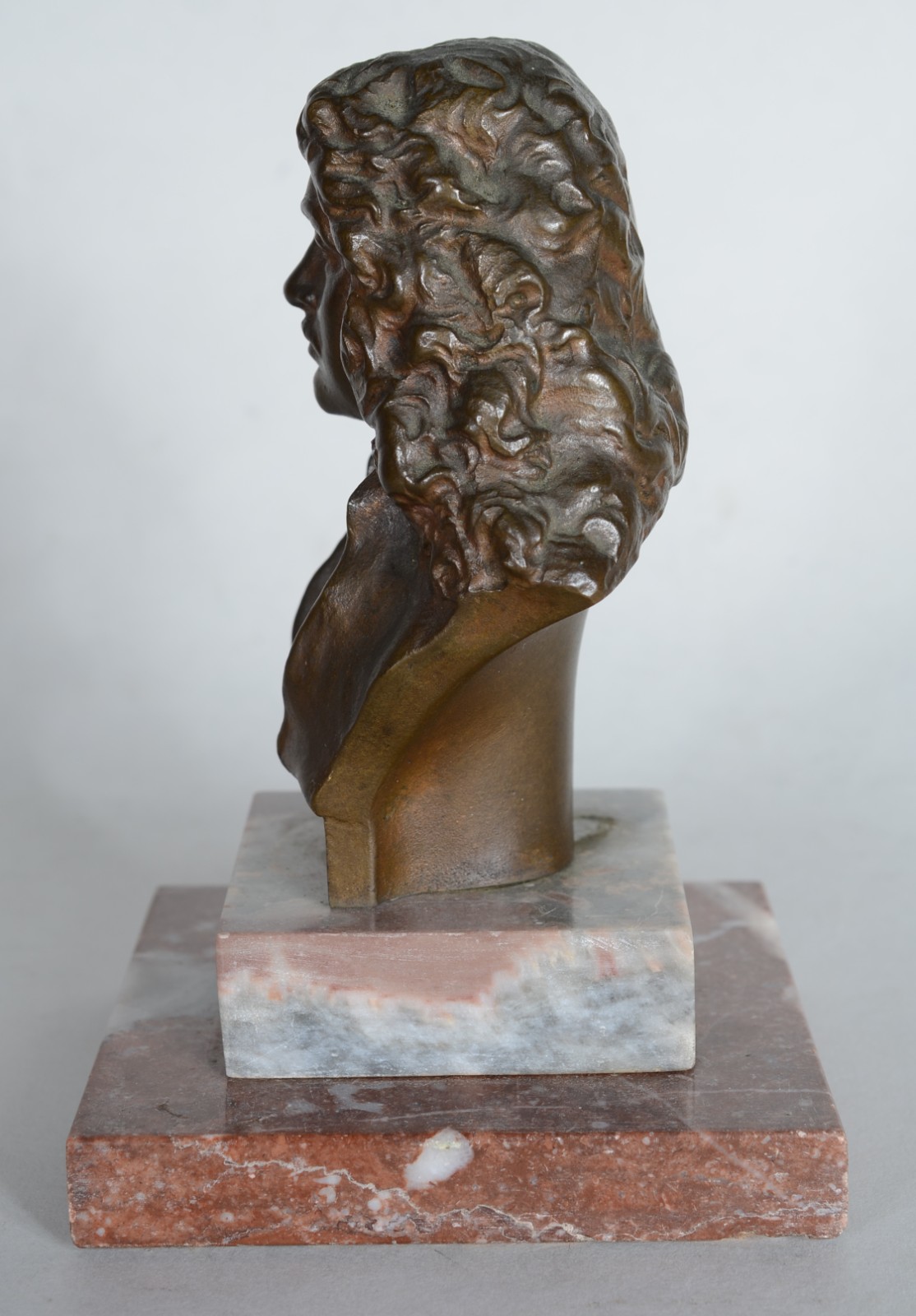 Busto de bronze representando Moliere, assinado H. Müller. - foto 4 de 7