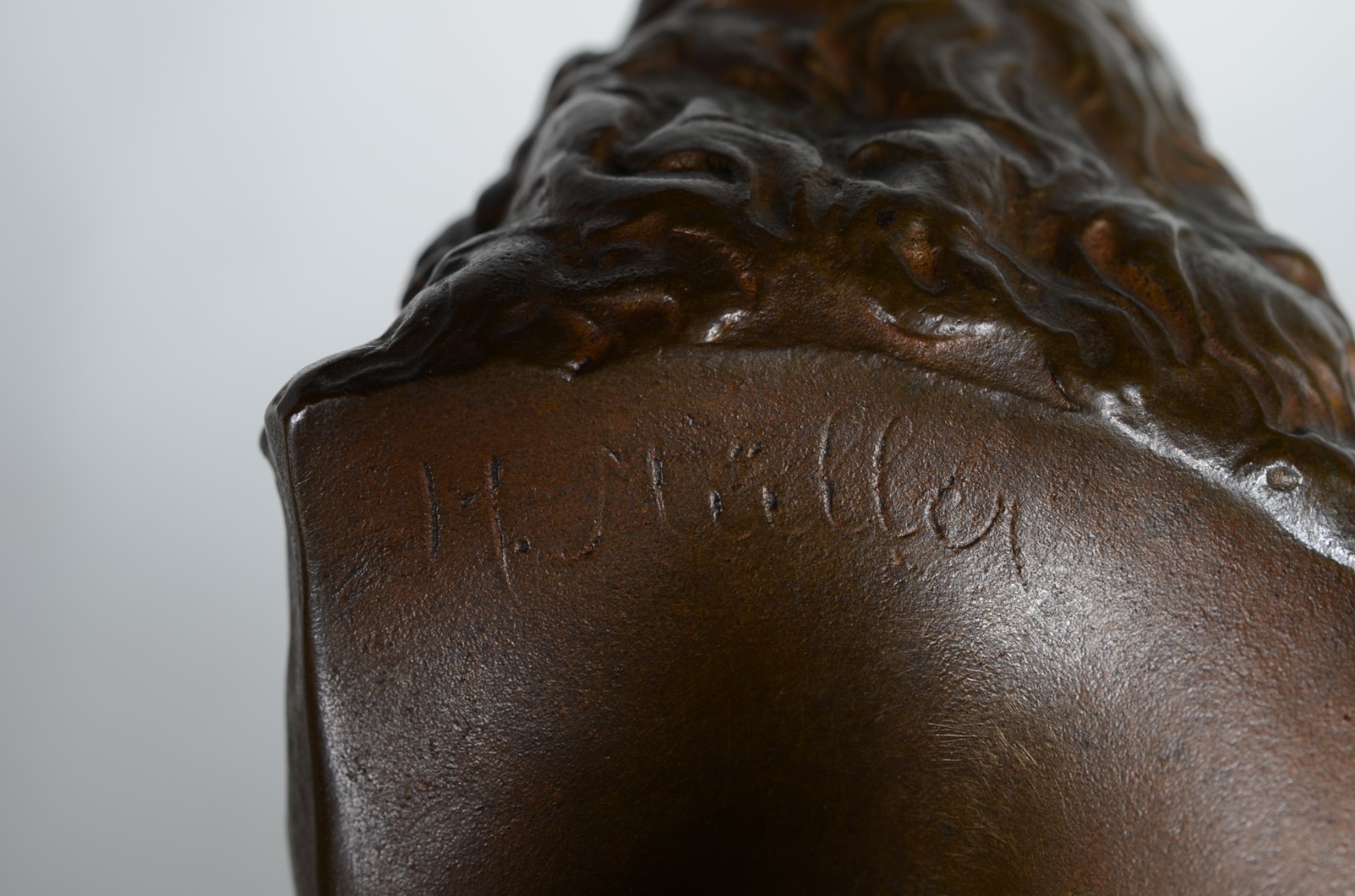 Busto de bronze representando Moliere, assinado H. Müller. - foto 6 de 7