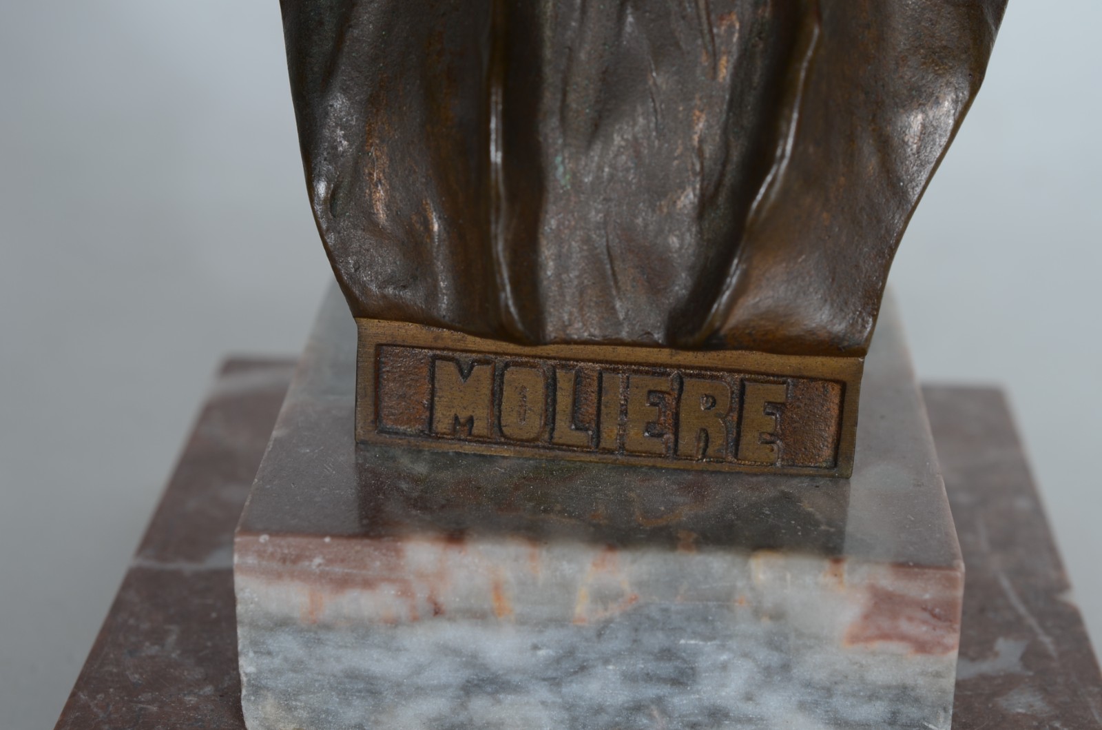 Busto de bronze representando Moliere, assinado H. Müller. - foto 7 de 7