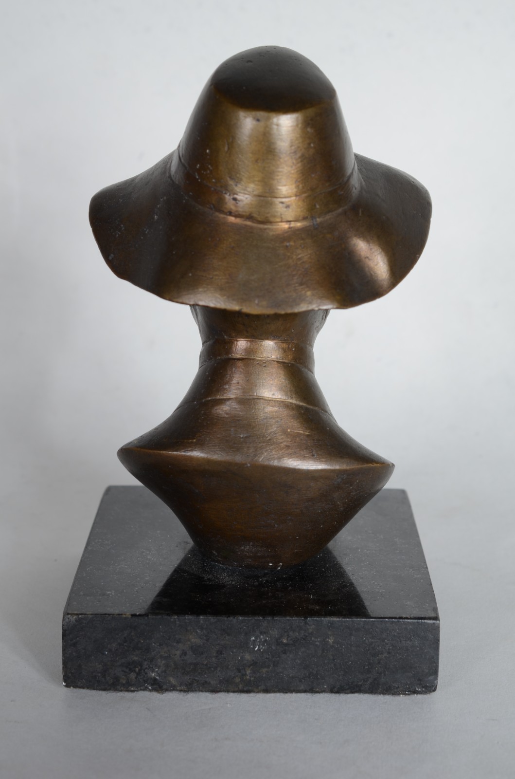 Busto de bronze representando Santos Dumont, base de mármore. - foto 5 de 6