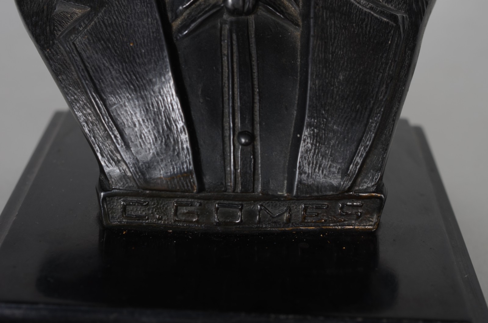 Busto de bronze representando Carlos Gomes. - foto 6 de 6