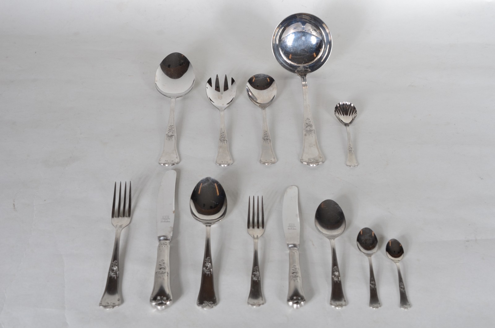Faqueiro de aço inox Hercules, composto de: 12 garfos, 11 colheres... - foto 1 de 11