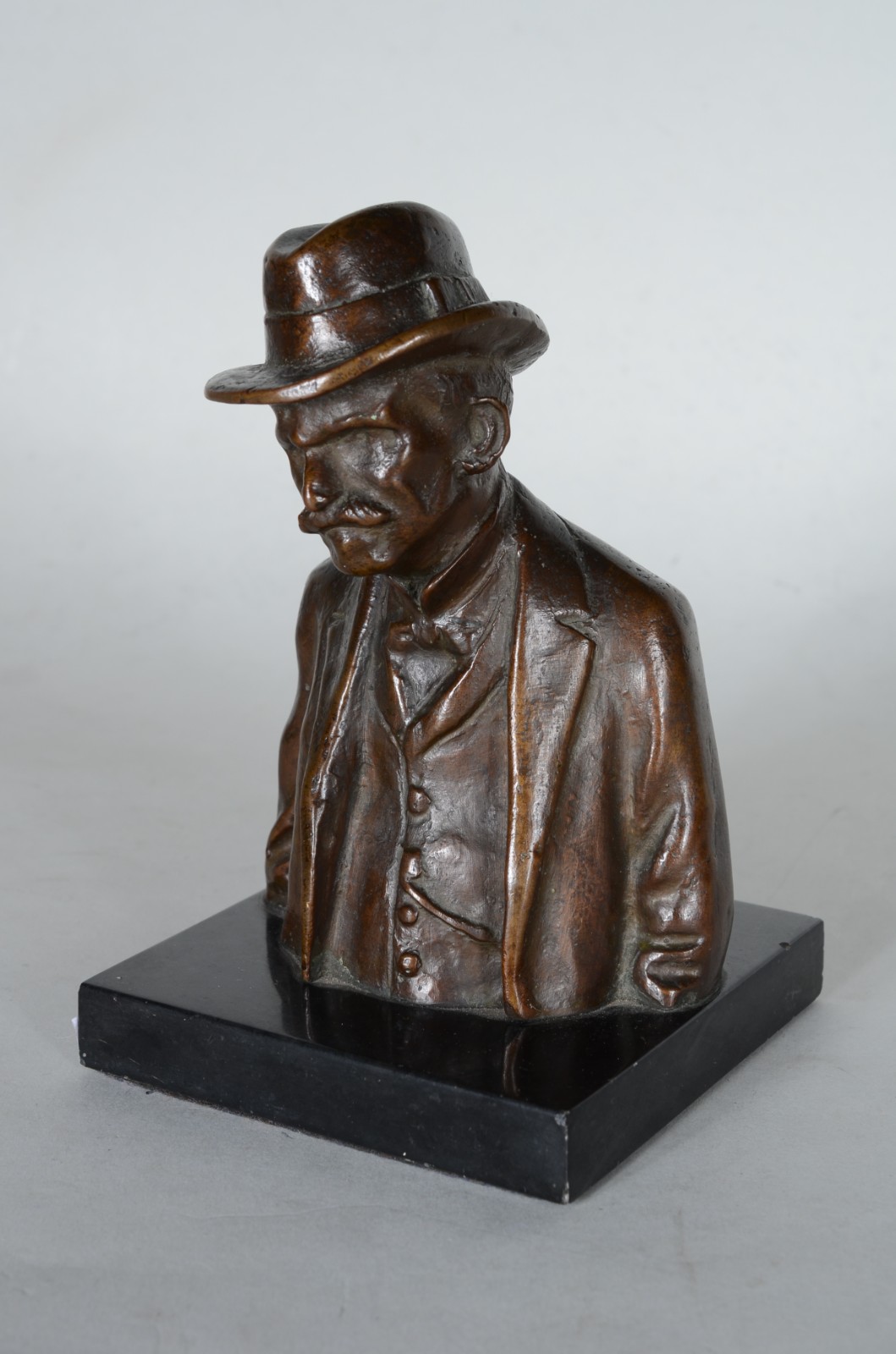 Busto de bronze representando Ruy Barbosa. - foto 3 de 5