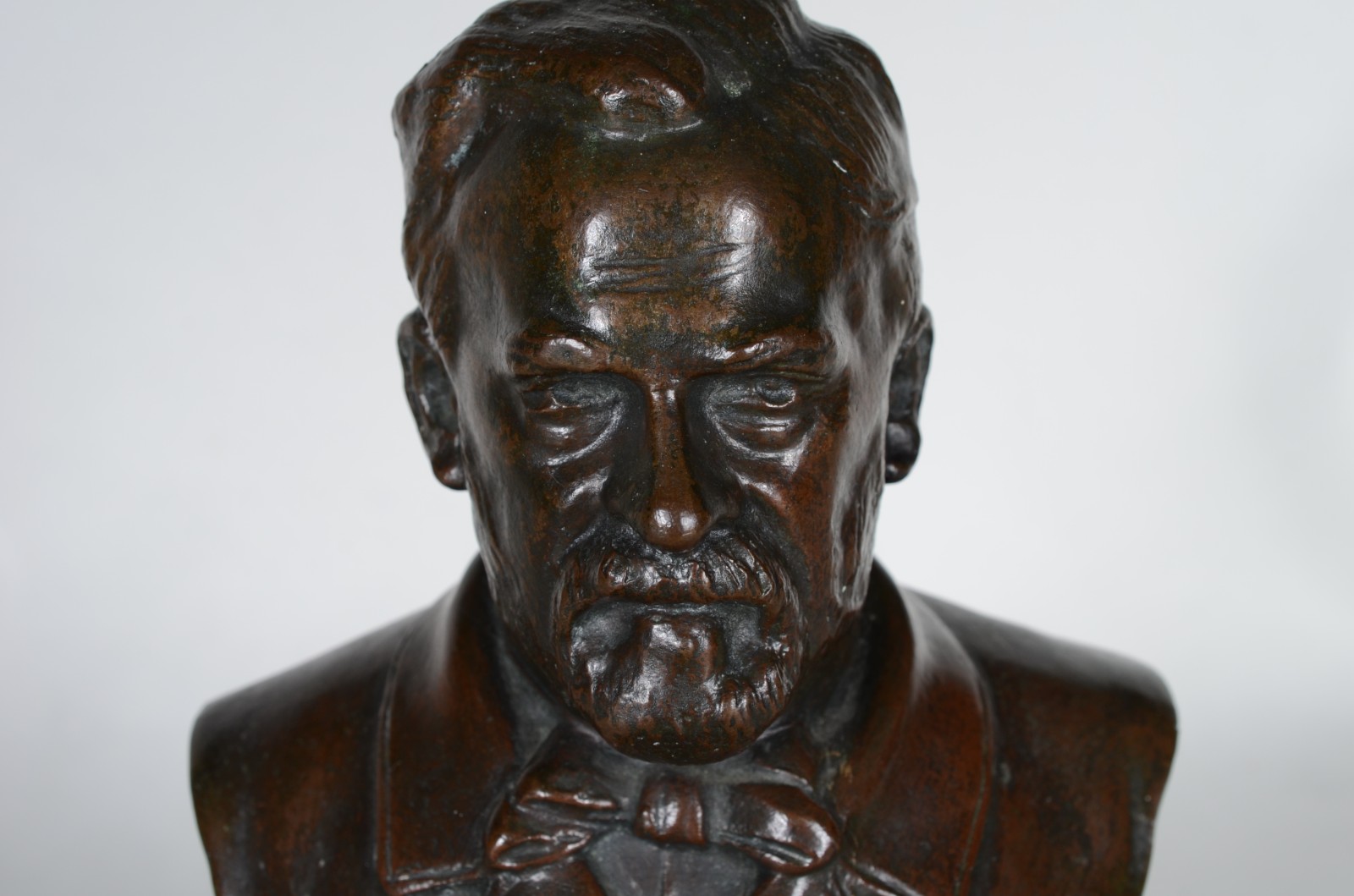 Busto de bronze representando Louis Pasteur. - foto 3 de 5