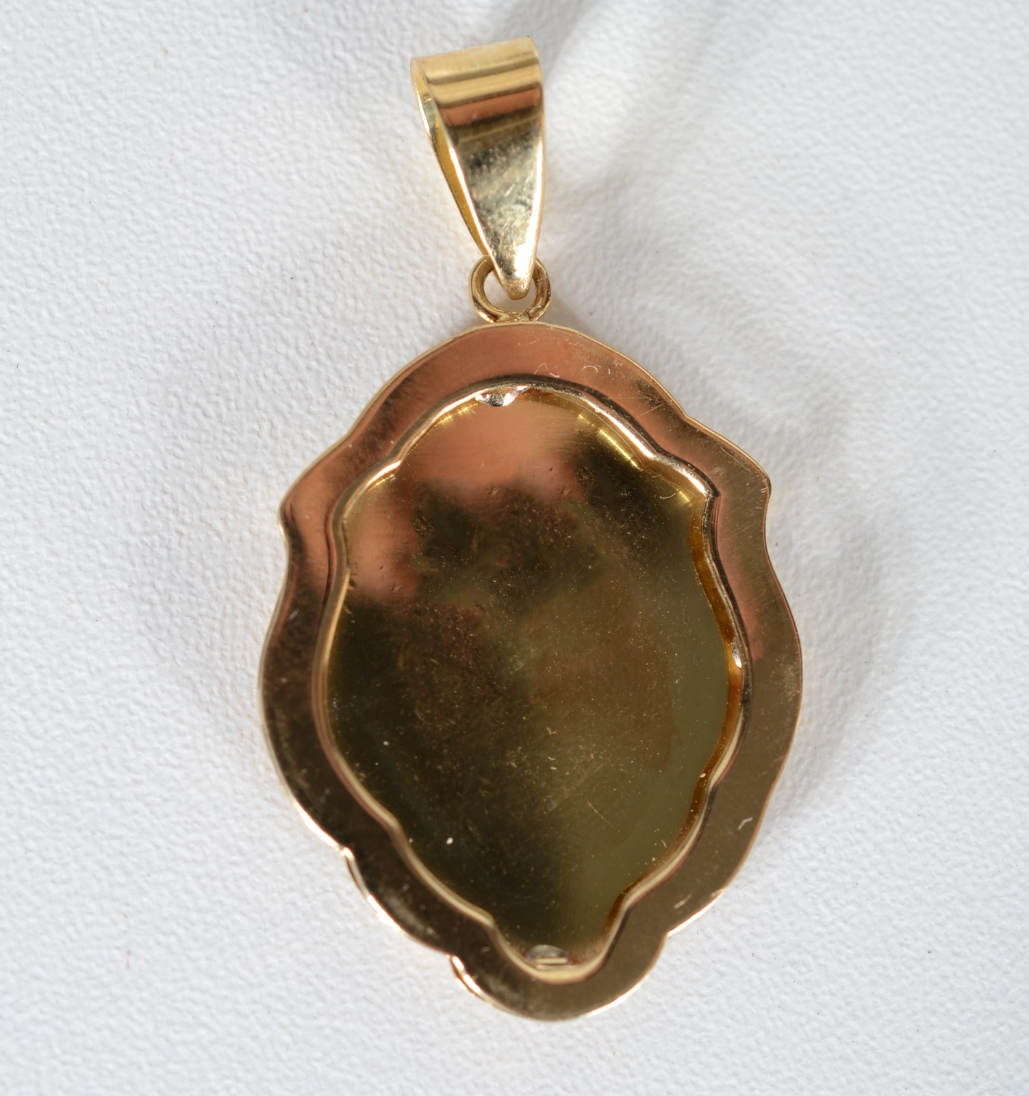 Medalha de ouro 18 k., com imagem de Nossa Senhora e pequenos... - foto 5 de 5