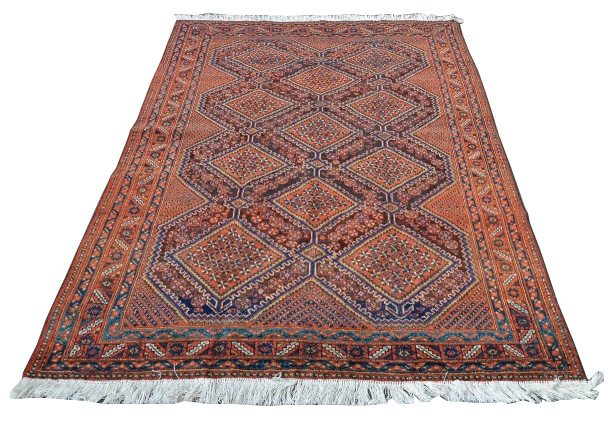 Tapete Afshar. Medidas 2,12 x 1,48 m.