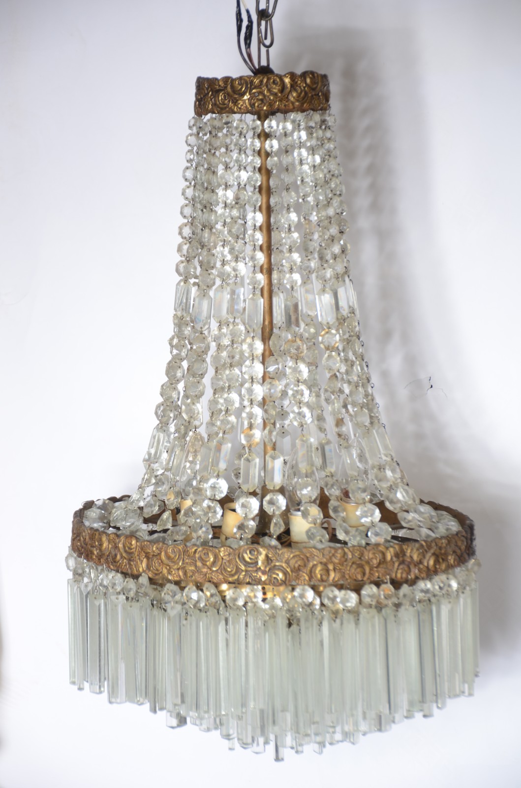 Lustre de bronze, estilo Império com contas de cristal lapidada. - foto 1 de 8