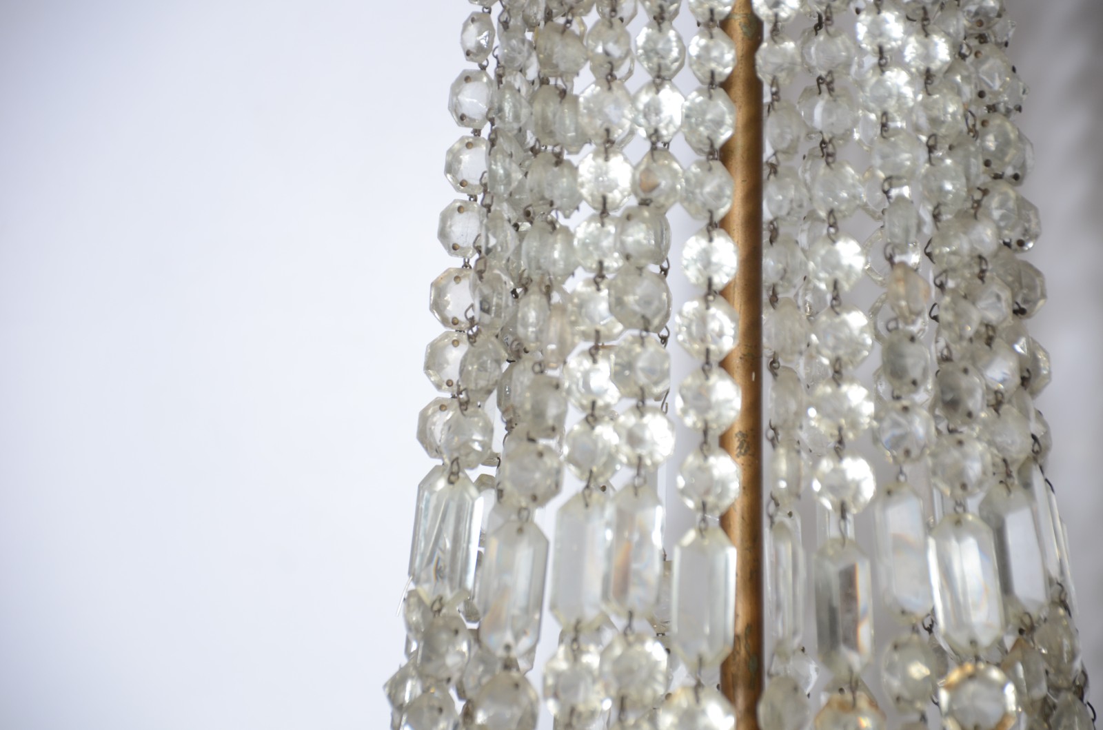 Lustre de bronze, estilo Império com contas de cristal lapidada. - foto 4 de 8