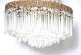 Lustre de bronze, estilo Império com contas de ... - Lustre de bronze, estilo Império com contas de cristal lapidada.