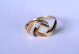 Anel de ouro 18 k., com madrepérola e mini bril... - Anel de ouro 18 k., com madrepérola e mini brilhantes, aro 29. (Por motivos de segurança a peça não se encontra na loja).