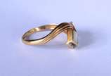 Anel de ouro 18 k., com madrepérola e mini bril... - Anel de ouro 18 k., com madrepérola e mini brilhantes, aro 29. (Por motivos de segurança a peça não se encontra na loja).