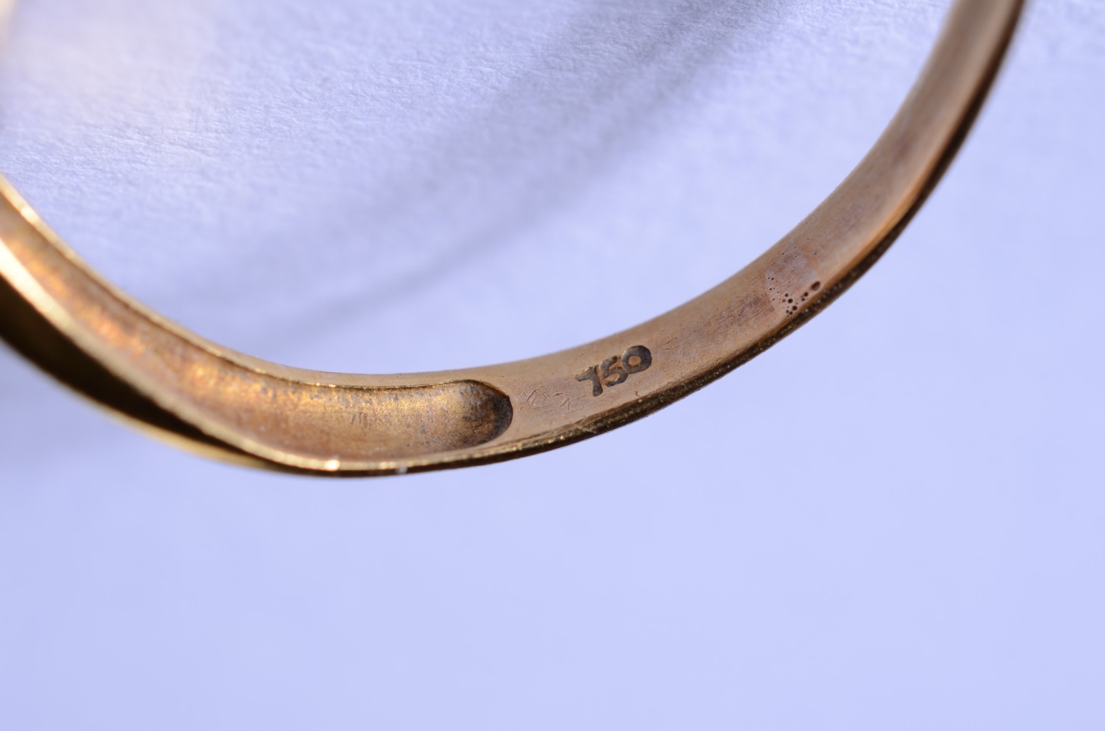 Anel de ouro 18 k., com madrepérola e mini brilhantes, aro 29. (Por... - foto 10 de 10