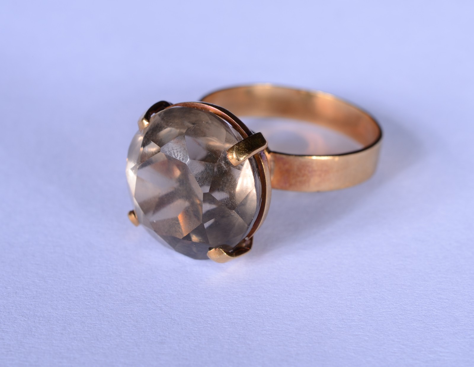 Anel de ouro 18 k., com pedra topázio, aro 29. (Por motivos de... - foto 1 de 7