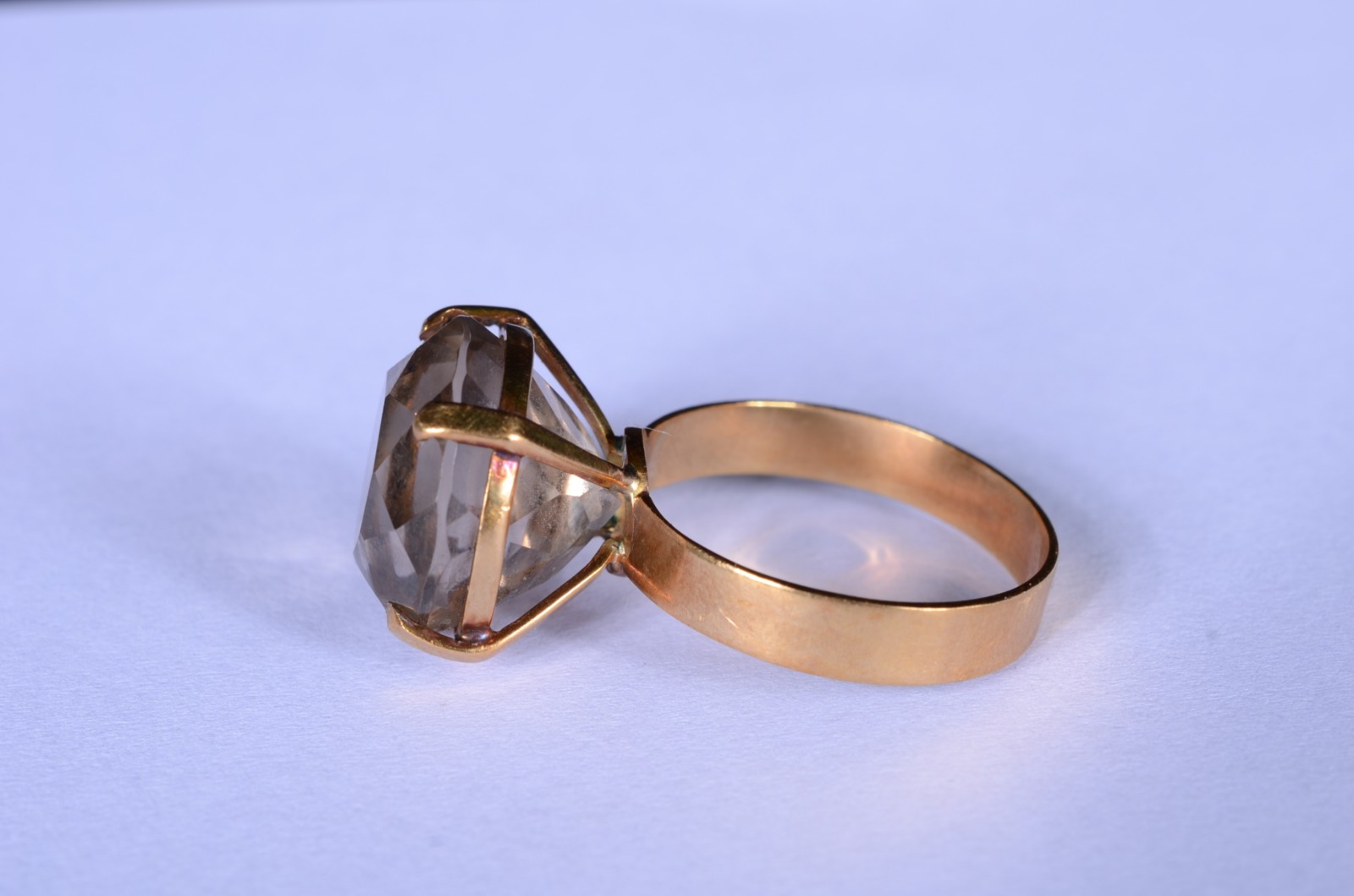 Anel de ouro 18 k., com pedra topázio, aro 29. (Por motivos de... - foto 2 de 7