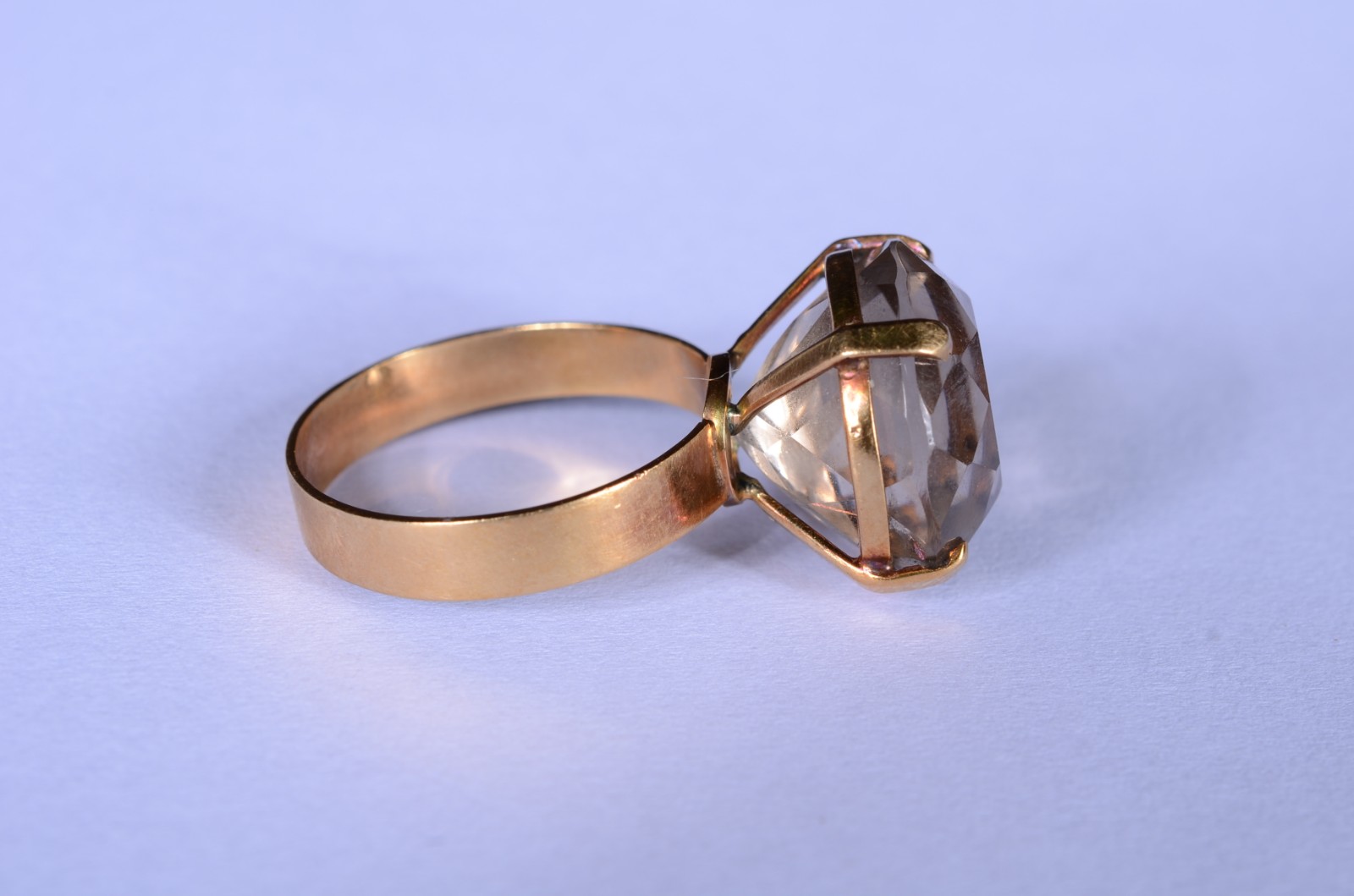 Anel de ouro 18 k., com pedra topázio, aro 29. (Por motivos de... - foto 5 de 7