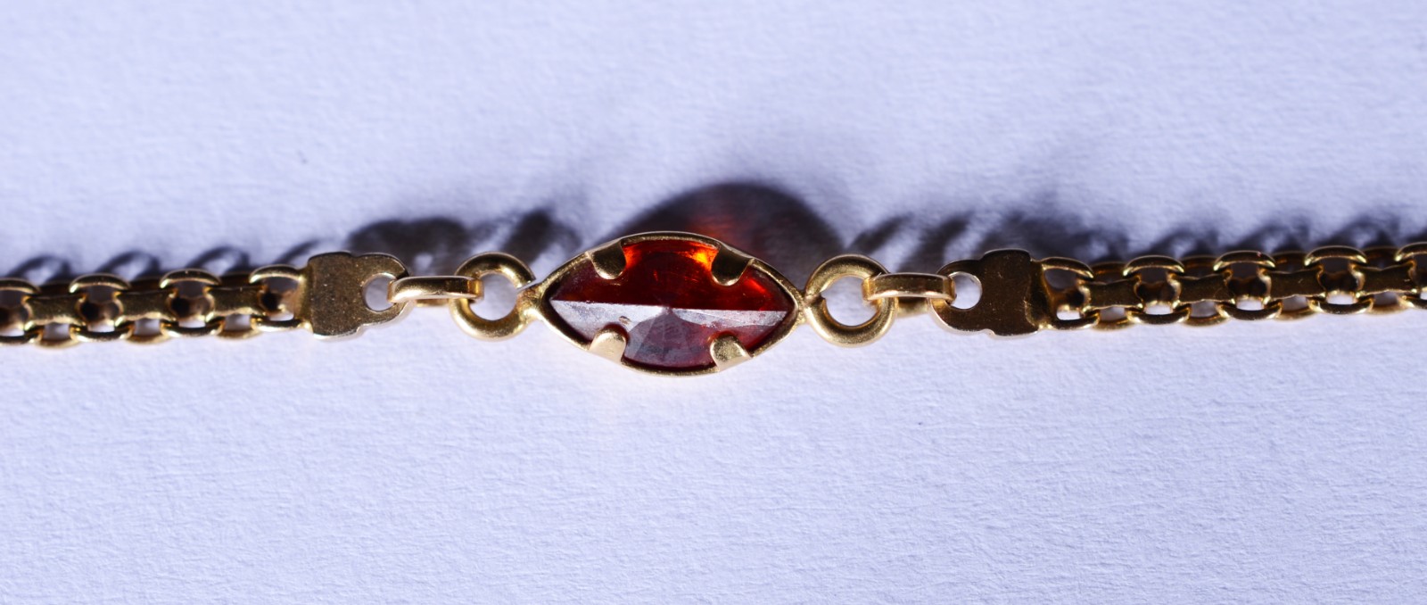 Pulseira de ouro 18 k., com pedra âmbar. (Por motivos de segurança a... - foto 2 de 6
