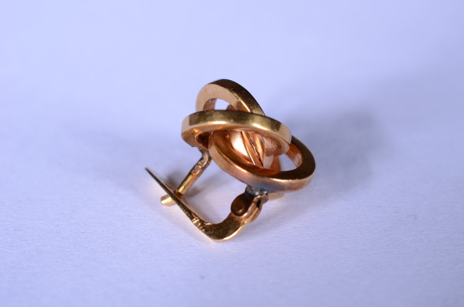 Três brincos diversas de ouro 18 k. (Por motivos de segurança a peça... - foto 5 de 7