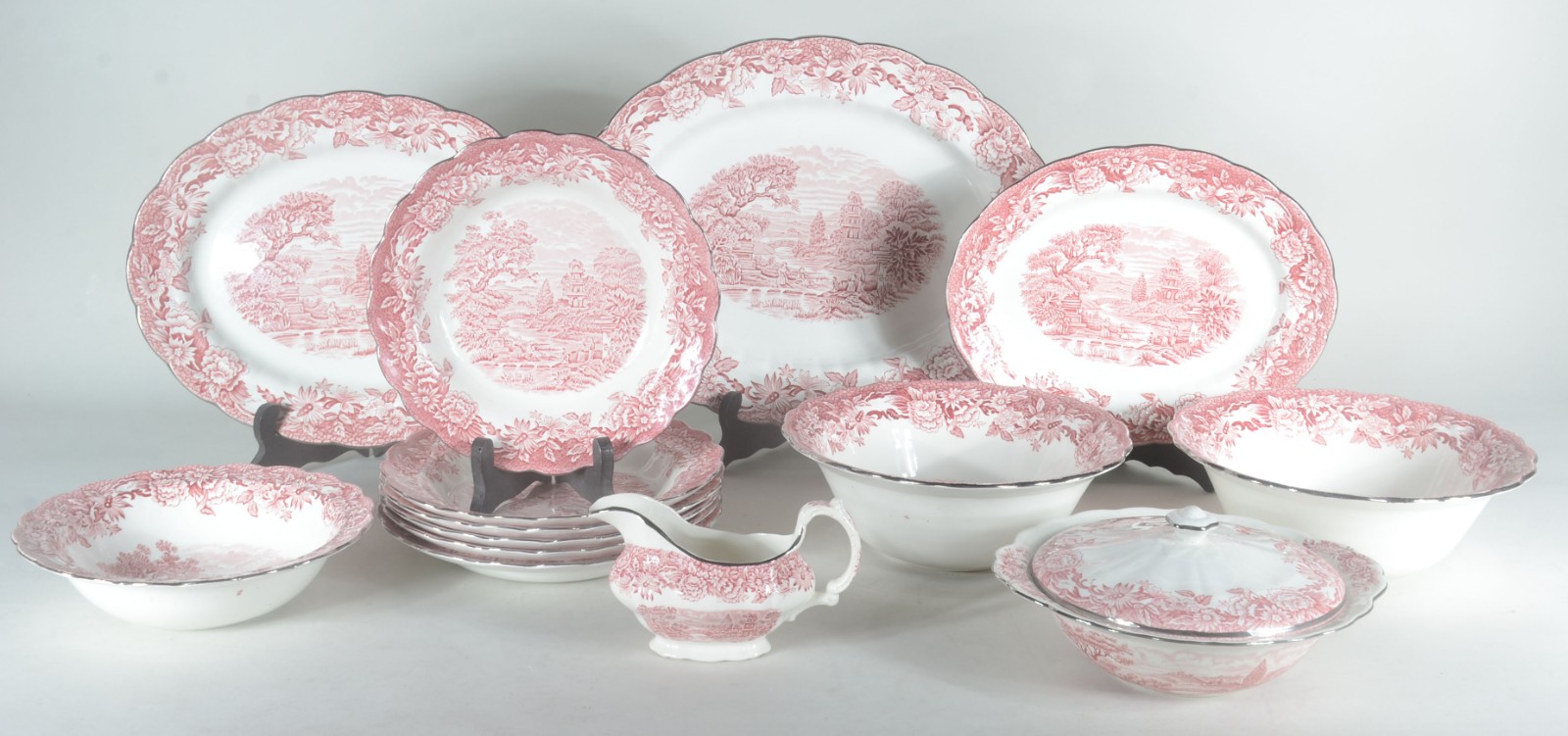 Parte de serviço de jantar de faiança inglesa Staffordshire, composto... - foto 1 de 10