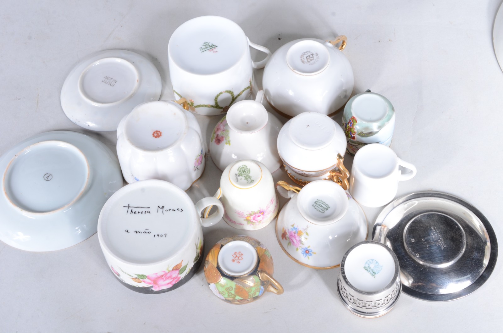 Lote com 21 xícaras para chá e café de diversas procedências; caneca... - foto 6 de 9