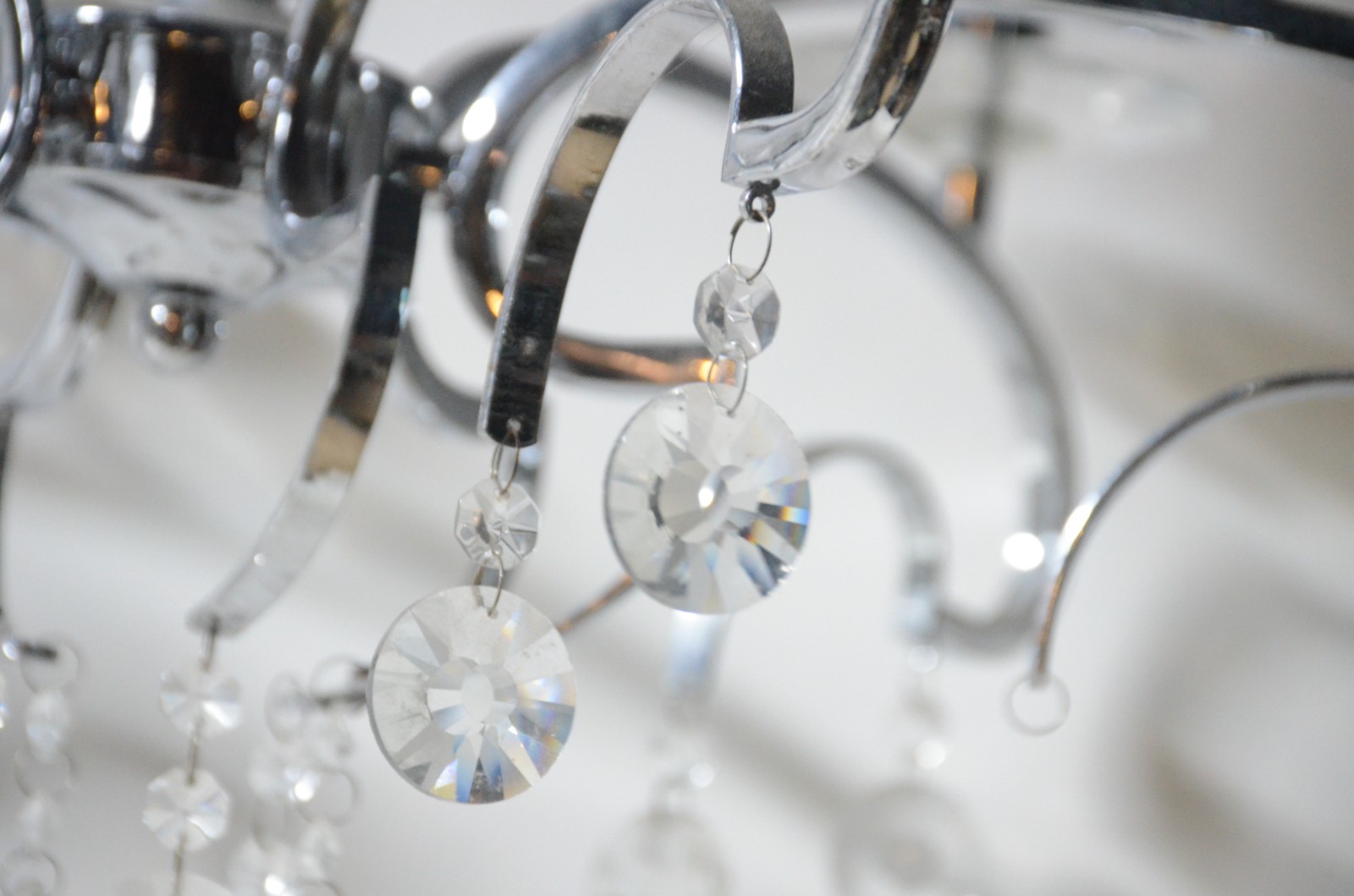 Lustre de metal com contas de cristal para 6 luzes. - foto 3 de 7