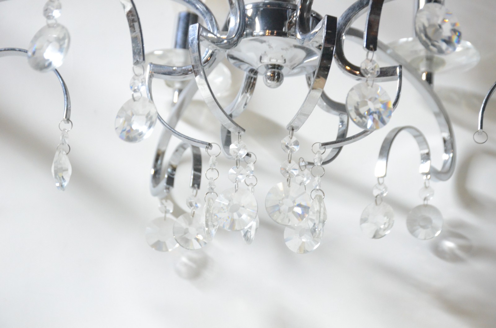 Lustre de metal com contas de cristal para 6 luzes. - foto 5 de 7