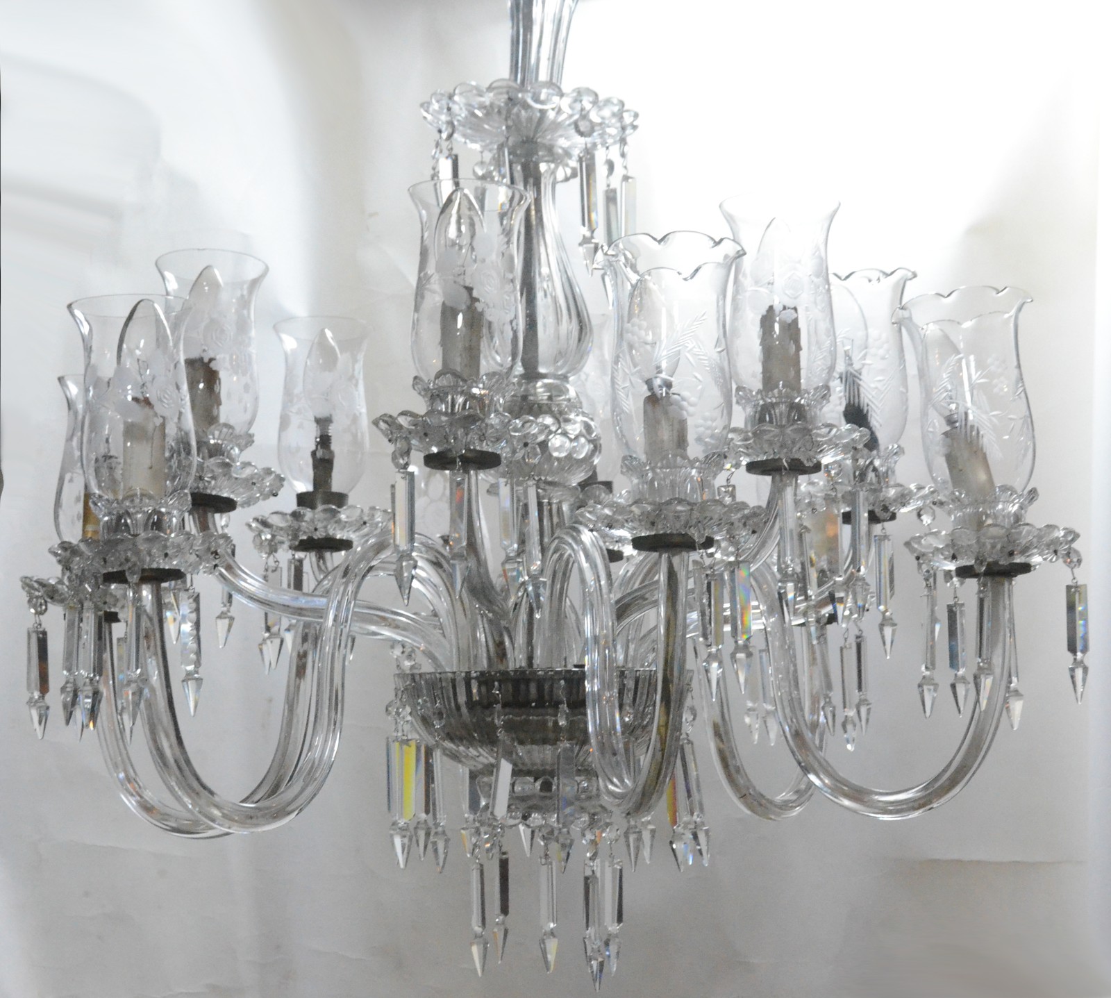 Lustre de cristal para 12 luzes com pingentes lapidados. - foto 1 de 8