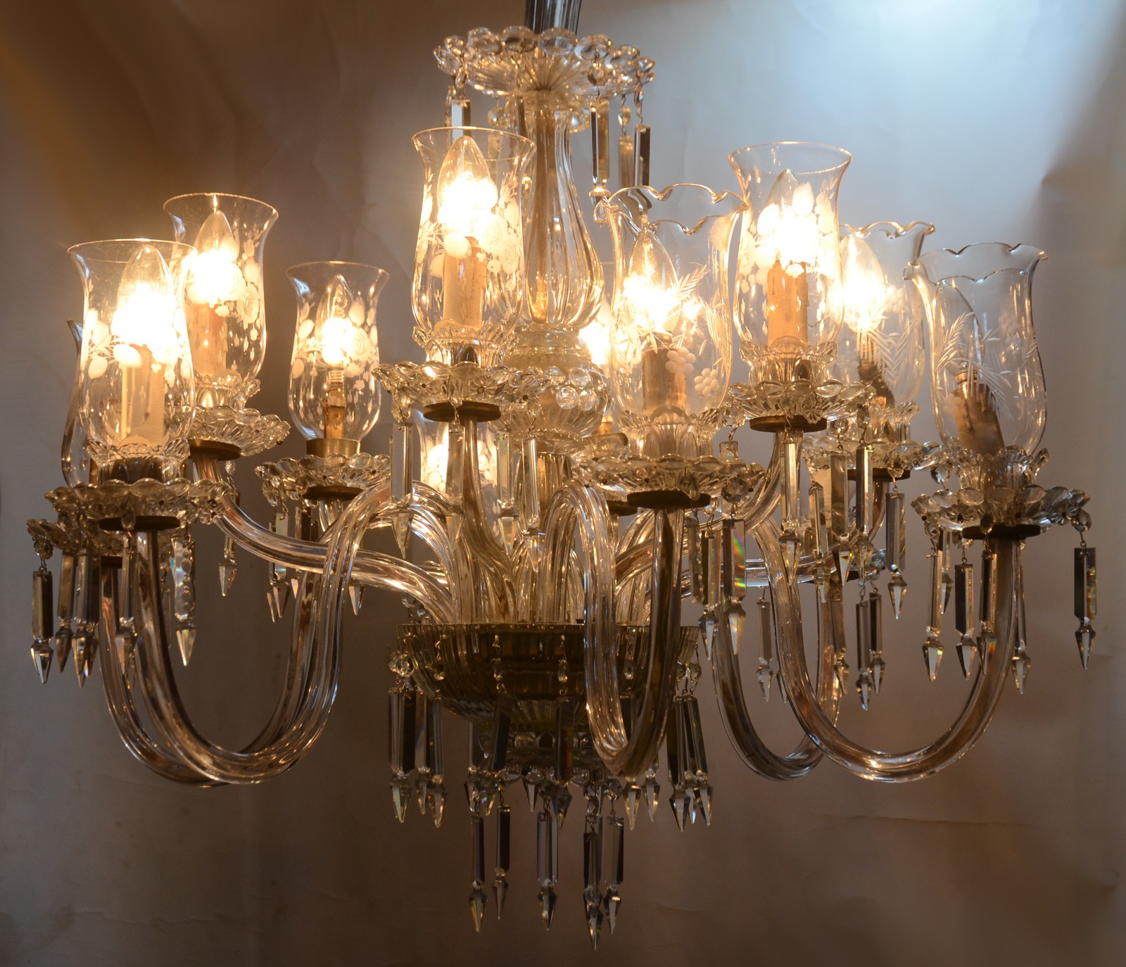 Lustre de cristal para 12 luzes com pingentes lapidados. - foto 2 de 8